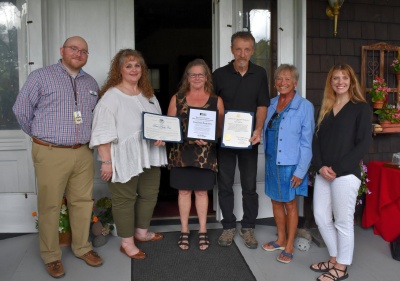 Photo: Presentation of 30-year commendations to the owners of the Deer Park Inn